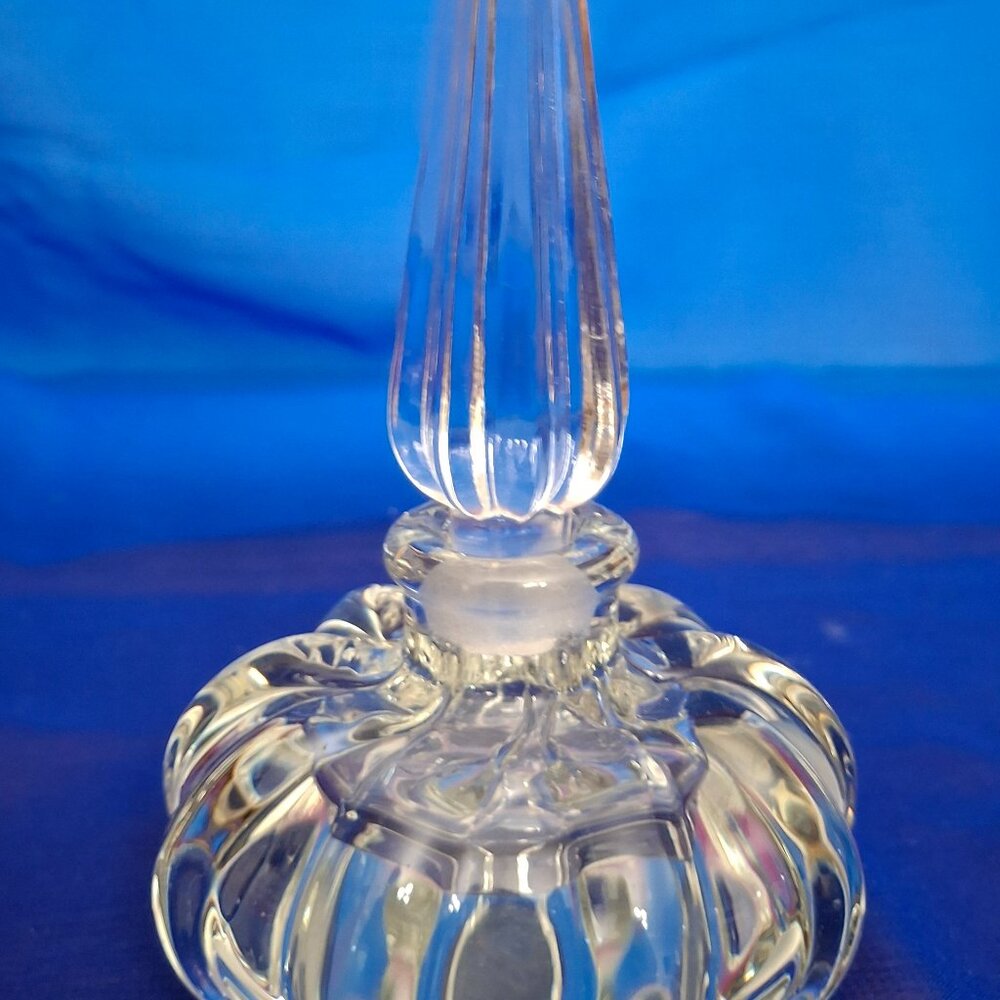 Vintage Crystal Perfume Bottle with Tall Spear Stopper – Mid-Century Vanity Deco